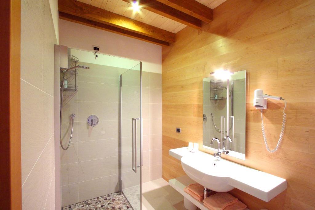 Affittacamere Alle Trote Sùtrio Quarto foto